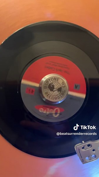 The Jack Cades Something New/chaising You On Outro Records #thejackcades #outrorecords #beatsurrenderrecords #beatsurrender #beatsurrendermusic #beatsurrender45s #45rpm #45rpmrecords #45rpmvinyl #45s #garage #garagerock As Always Link In Bio !!