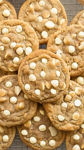 I used to be obsessed with subway cookies but now I make my own COPYCAT SUBWAY COOKIES! No eggs or dairy needed, these taste BETTER than the OG white chocolate macadamia ones! Full recipe linked in my profile or CLICK the link in my stories @thebigmansworld #vegancookies #glutenfreecookies #cleansweetscookbook #healthycookies #paleovegan - - - - - https://thebigmansworld.com/copycat-subway-white-chocolate-macadamia-cookies/ | The Big Man's World