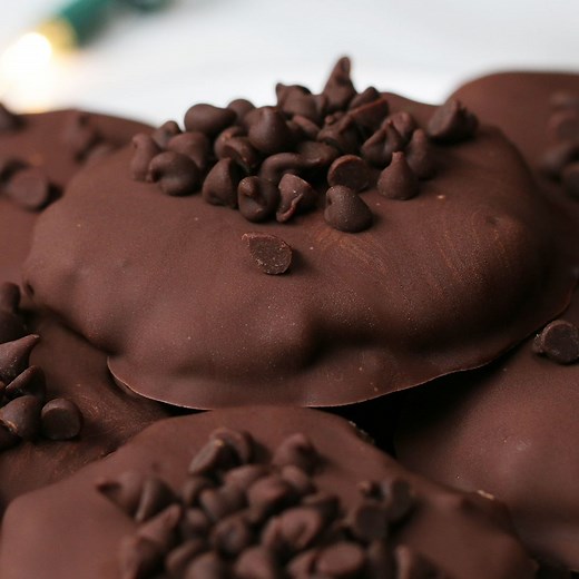 No-Bake Mint Chip Cookies 😋 Recipe: https://tasty.co/recipe/no-bake-mint-chip-cookies | Tasty