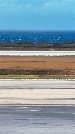 Boeing 777-300ER Arrival at Curaçao International Airport