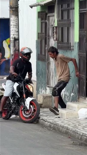 Open the door prank🤣🤣#prank #funny #foryou #shorts