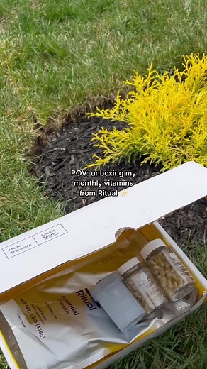 Unboxing my monthly vitamins from Ritual 💛