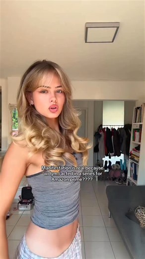 sara crumbleleg on Instagram: "2025 was my year, TRUST!! 🫵🏼💞🤌🏼 #reels #2025 #newyears"