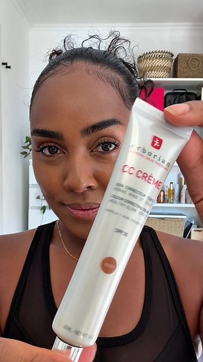 pub | Pronto, destapei as cubas! Se disser que não estava céptica em relação a este produto, vou estar a mentir! Mas o que é certo é que vi a magia acontecer à flor da minha pele! Os CC CREME DA @erborianportugal estão com uma fórmula de excelência, e desta vez com mais 3 tons disponíveis! ✨ Disponível na @Perfumes & Companhia #erborian #kbeautY #CCcream #pub