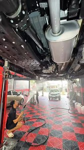 981K views · 10K reactions | Rửa Gầm,Hốc Bánh,Bánh Xe,Hiệu Chỉnh Sơn 3 Bước+Phủ sáp Hiệu Ứng Lá Sen Bảo Vệ sơn Cho Ford Raptor | Hùng Trần | Facebook