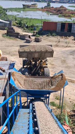 Wheel Loader diye batching plant a pathor load kora hocche 🔥 #machine #loader #wheelloader #HeavyEquipmentExperts | Heavy Equipment Experts