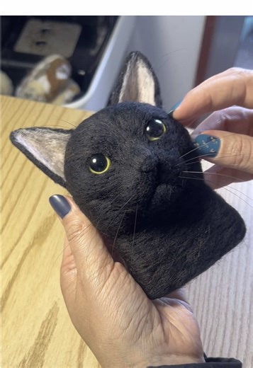 Una hermosa manera de recordar a Sombra para siempre ❤️‍🩹 ¿Quieres tener un hermoso cuadrito de tu mejor amigo peludo? Escríbeme para agendar el tuyo, son hechos a mano basados en fotos ✨