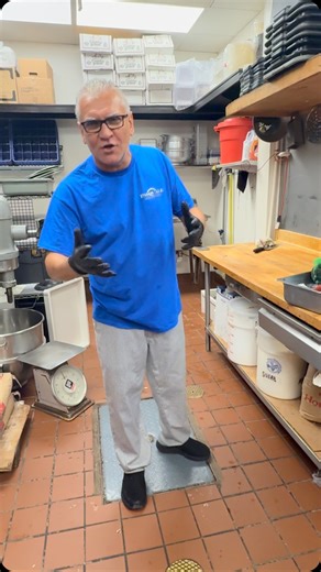 🎣 Pasquale showing off our fresh seafood haul for the weekend! Yellowfin tuna, red snapper, PEI mussels, cockle clams & more on the way — stay tuned! 🐟🦪 At Pasquale Brick Oven, we use only the best: extra virgin cold-pressed olive oil, Barilla pasta, and the freshest ingredients every time. 🍷 Don’t forget — we’re BYOB! 📞 Call now to book your weekend reservations at the one and only Pasquale Brick Oven Pizzeria & Ristorante! #FreshSeafood #ItalianRestaurant #BYOB #SeafoodLovers #PasqualeBri