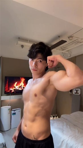 Wrye 奇展 on Instagram: "💪🏻🧽"