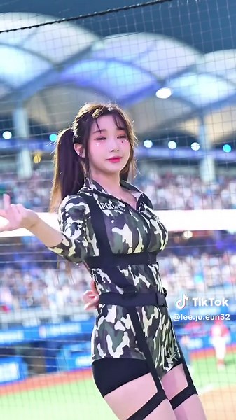 Lee Ju Eun: Gorgeous Cheerleader Moments