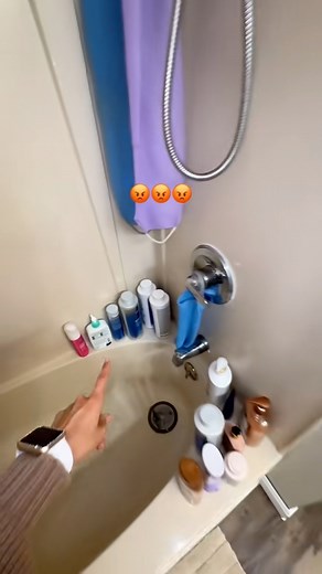 Este organizador de baño sin taladro es perfecto si quieres mantener todo en su lugar sin dañar la pared. El adhesivo es fuerte y soporta bastante peso, ideal para shampoo, jabones y productos grandes. #BathroomOrganizer #ShowerCaddy #HomeEssentials #BathroomStorage #Organizer | Nancy Lifestyle