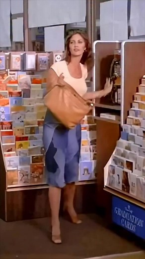 Lynda Carter is something else 😍 #lyndacarter #wonderwoman #beautifulwoman #gorgeouswomen #timelessbeauty #brunette #oldhollywood #prettygirl #nostalgia #80s | Lynda Carter Everything