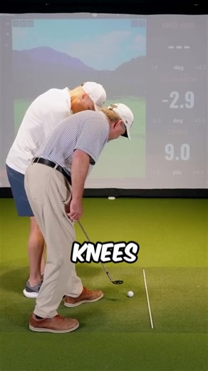 Master your golf swing indoors: Pro tips on knee movement & grip with a golf simulator!