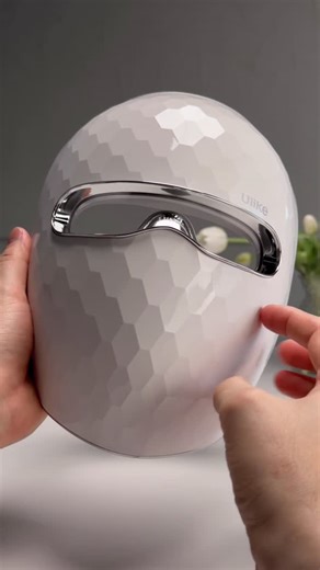 GiftGenius on Instagram: "✨LINK IN BIO✨finally an LED therapy mask that’s backed by a PHD scientist #amazon #amazonfinds #gadgets #usa #canada #amazonmusthaves"