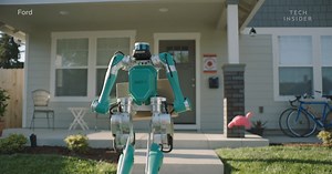 Robot, który ma zastąpić kuriera. Umie chodzić i nosi paczki do 18 kg