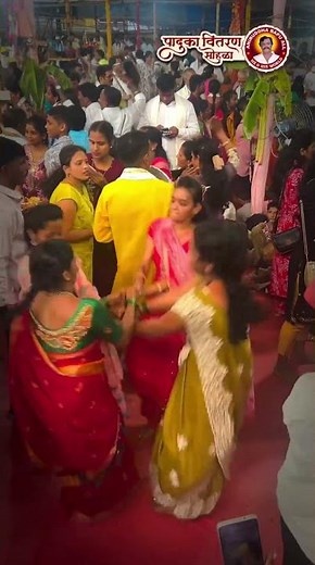 Atmosphere Turns Electric as Shraddhavans Sing ‘Bapu Majha, Me Bapuncha!’