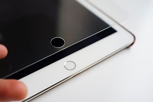 Anleitung: Smartphone- und Tablet-Panzerglasfolien anbringen