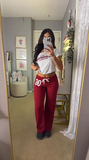 Comfy but cute outfit for back to school!🤍🤍🤍 #OOTD #clothing #school #outfit #style #fashion #fitspo #sweatpants #inspo | Jaylene
