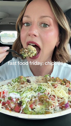 fast food friday: trying @Chipotle new menu items 🌶️🍋‍🟩 the order: 1/2 pollo asado 1/2 steak bowl with white rice, black beans, cheese, fresh tomato salsa, guacamole, queso blanco, sour cream, tomatillo green chili salsa side of chili lime chips #eatwithme #mukbang #eatingshow #chipotle #bardibowl