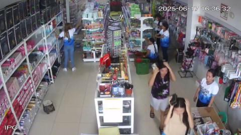 Shoppers flee from supermarket during earthquake in the Philippines