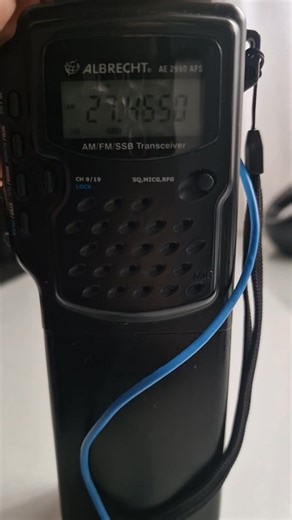 Simply comparative 27mhz am rx with two talkies: albrecht 2990 afs vs radtel 950 pro. The two with rubber cb antenna inside home. The albrecht the signal- noise is less than radtel, but this 950 pro is very impressive and competitive in quality. Listen this. | Luis Javier Fitera Paz
