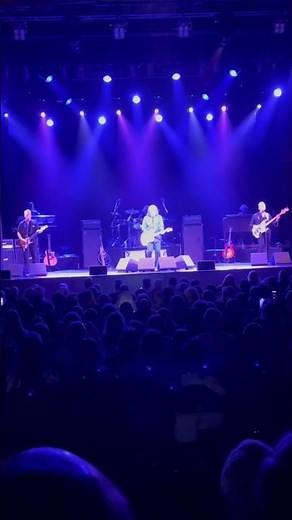 Tommy James & The Shondells “Crimson and Clover” live.