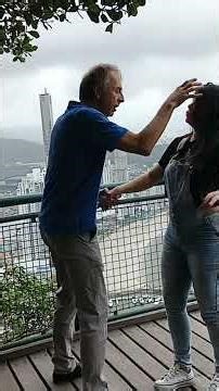 The power of non-verbal hypnosis