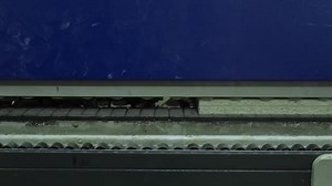 Matériau de processus de collage pour les bords de panneaux de particules. Ruban adhésif pré-collé en plastique pour la décoration et la réparation de la production de meubles.