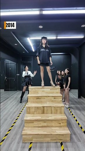 Walking down the stairs with BYB kid models. #bybacademy #thanhhuyennguyen #5g