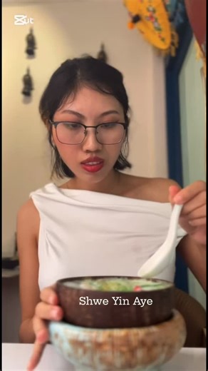 ✨A taste of my childhood, reimagined.✨ Seeing a street food legend like Shwe Yin Aye plated with this sophistication is a powerful moment. 😮 It’s the perfect blend of authenticity and artistry. The soul of Myanmar, dressed for the ball.🇲🇲 @mangoonrestaurant.dxb | Theint Zin Aung