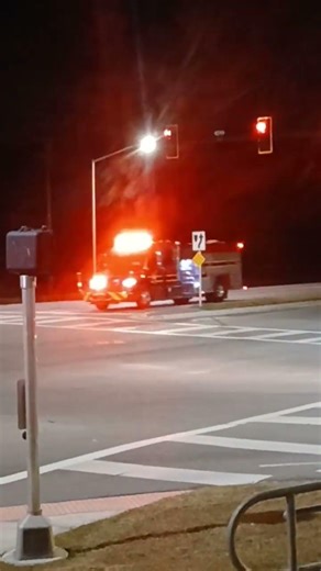 Sumter County Fire engine 31 responding to an apartment fire #firefighter #firetrucksresponding