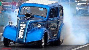 530K views · 14K reactions | These vintage gassers will take you back in time with their classic designs, roaring engines, and tire-smoking performance. | Automotocha9l | Facebook