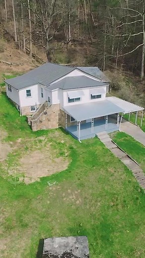 403K views · 4.6K reactions | Great house w/ nice interior! 6 acres. $120,000 #house #propertyforsale #farmhouselove #cabincrew #property #farmhouse #propertyinvestment #cabinlife #cabin #houseforsale #propertymarket #acres | Adorable Living Spaces | Facebook