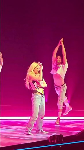 Kesha Proves We R Who We R Is A Timeless Anthem With This Performance