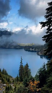 Rainy days at Snow Lake are magical 🍂🍁💫 . . . . #washingtonstate #pnw #seattle #snowlake #alpinelakeswilderness #fallvibes #fallcolors #autumnleaves #moodygrams #usatravel | Naty Explora