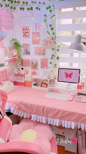 Fav Pink ♡︎🎀 #desksetup#pinkdesksetup #favcolor #pink #desktour #deskdecor | 𝚂𝚗𝚘𝚠𝚋𝚎𝚛𝚛𝚢'𝚜 𝙲𝚛𝚘𝚌𝚑𝚎𝚝