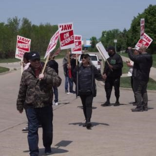 1.4K views · 60 reactions | WHAT IT'S LIKE TO GO ON STRIKE: The strike, that was beautiful! The community came together. We had a good time on the picket line. I really believed in what we were doing. We’re all going for it. We’re all working for the same goal.” – Tim Leiby, UAW Local 14, Region 2B #strike #UAW UAW Region 2B UAW Local 14 | UAW International Union | Facebook