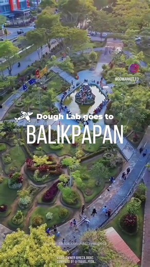 ✨*Apa kabar warga Balikpapan?*✨ Siap-siap kalap jajan yak, karena 𝐲𝐚𝐧𝐠 𝐯𝐢𝐫𝐚𝐥 𝐝𝐚𝐫𝐢 𝐉𝐚𝐤𝐚𝐫𝐭𝐚 𝐬𝐮𝐝𝐚𝐡 𝐦𝐞𝐧𝐝𝐚𝐫𝐚𝐭 𝐝𝐢 𝐤𝐨𝐭𝐚 𝐦𝐢𝐧𝐲𝐚𝐤🔥 📍 𝐋𝐢𝐯𝐢𝐧𝐠 𝐏𝐥𝐚𝐳𝐚 𝐁𝐚𝐥𝐢𝐤𝐩𝐚𝐩𝐚𝐧 – 𝐇𝐚𝐥𝐥 𝟐𝐧𝐝 𝐅𝐥𝐨𝐨𝐫 🗓 *23 Desember 2025 - 04 Januari 2026* Kolaborasi *Living Plaza Balikpapan* x 𝐆𝐎!𝐌𝐚𝐫𝐤𝐞𝐭 resmi buka 𝐏𝐮𝐬𝐚𝐭 𝐉𝐚𝐣𝐚𝐧 𝐕𝐢𝐫𝐚𝐥 𝐄𝐝𝐢𝐭𝐢𝐨𝐧 tempat di mana yang biasanya cuma bisa dilihat di FYP, sekarang bisa teman - teman semua gigit langs