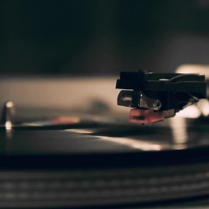 1K views · 67 reactions | La seule radio qui vous joue les plus grands tubes en vinyle : c'est... NOSTALGIE !   Quel tube aimeriez-vous entendre en vinyle ?  | NOSTALGIE | Facebook