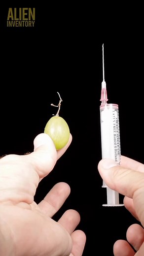 676K views · 5.5K reactions | grape + raspberry juice #asmr #satisfying #closeup #relaxing #macro #art #zoom.mp4 | Alien inventory | Facebook