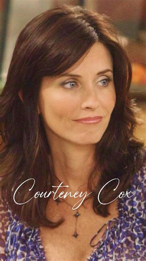 Self Made Women | Stories on Instagram: "The world laughed at Monica Geller. Courteney Cox listened to her. In 1994, Courteney Cox became Monica on Friends—obsessed with cleanliness, control, and perfection. For years, the joke landed. But Courteney noticed something deeper: Monica’s attention to detail wasn’t a flaw. It was identity. When Friends ended, the applause faded and structure disappeared. No scripts. No audience. Just the question of what comes after a role that defines a decade. Inst