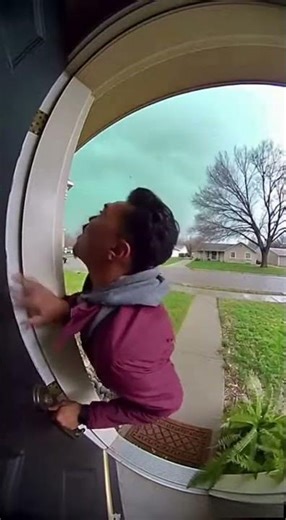 “Terrifying Tornado Warning Caught on Doorcam During Daylight Storm | Real Footage USA”
