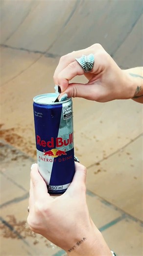 POV: você ouve uma latinha de Red Bull abrindo… 👀Acho que a galera acertou, né?
