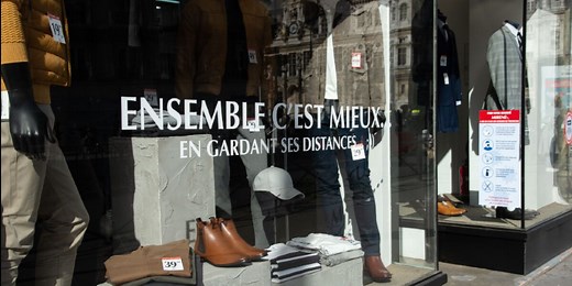 De longues files d'attente devant certains magasins...