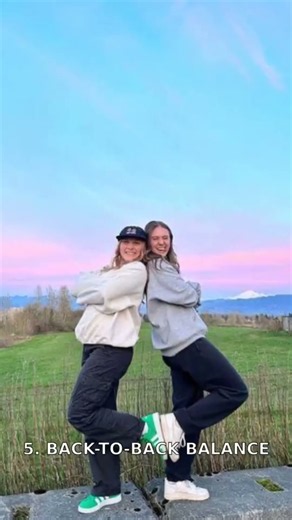 8 Cute Best Friend Photo Poses You Need to Try 📸💕 | BFF Pose Ideas #Shorts