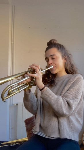 Alba Armengou on Instagram: "Intentando tocar ‘Milonga Gris’ de Carlos Aguirre 💫 🌹 23 de abril 🌹 presentamos disco en la sala Paral·lel 62 (antigua Sala Barts) dentro del @bcnjazzfest ✨ Entradas ya a la venta!"