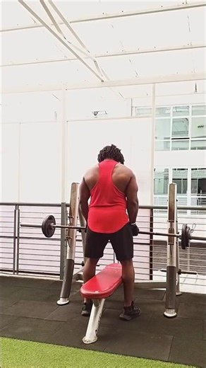 Bar bell Bicep Curls 💪🏽🔥📈 #armsworkout #bodybuilding #gym #fitness #workout #biceps #muscles #viral