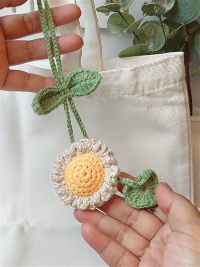 bag charm daisy crochet #bagcharm #crochet #fyp #daisycrochet