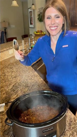 Crock Pot Sloppy Joes RECIPE on dinnerin321.com #recipe #easyrecipe #beef #dinner #easydinner #yum