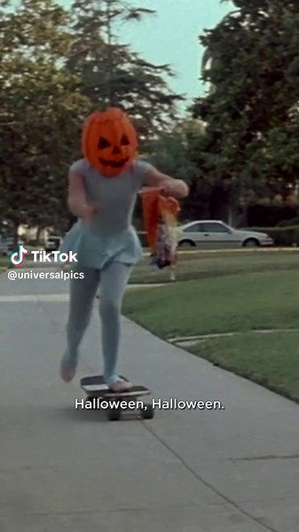What you should really be afraid of is this song being stuck in your head till Christmas | 🎬 Halloween III: Season of the Witch (1982) #HalloweenIIISeasonOfTheWitch #HalloweenIII #Halloween #HalloweenSZN #UniversalPictures #Universal #Films #FilmTok #Movies #MovieTok